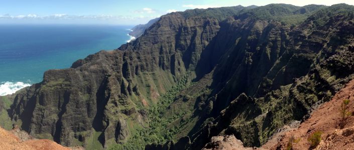 Panorama z Nualolo Cliffs